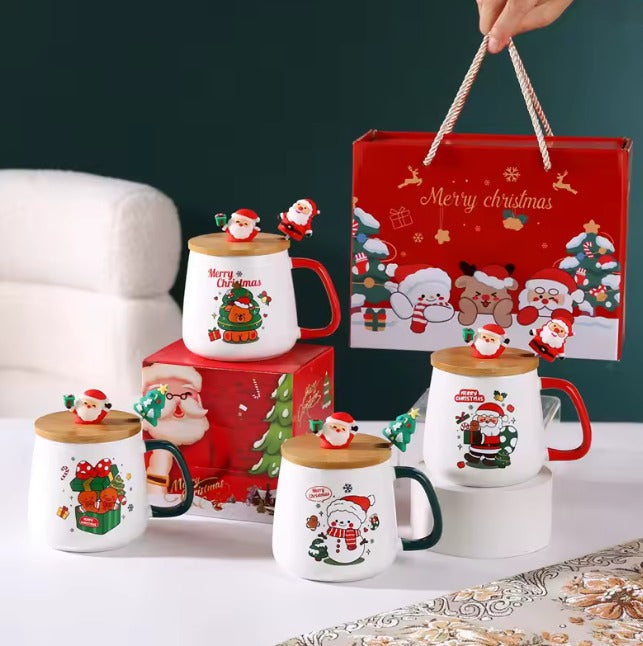 Świąteczny kubek z drewnianą pokrywką i figurką Mikołaja